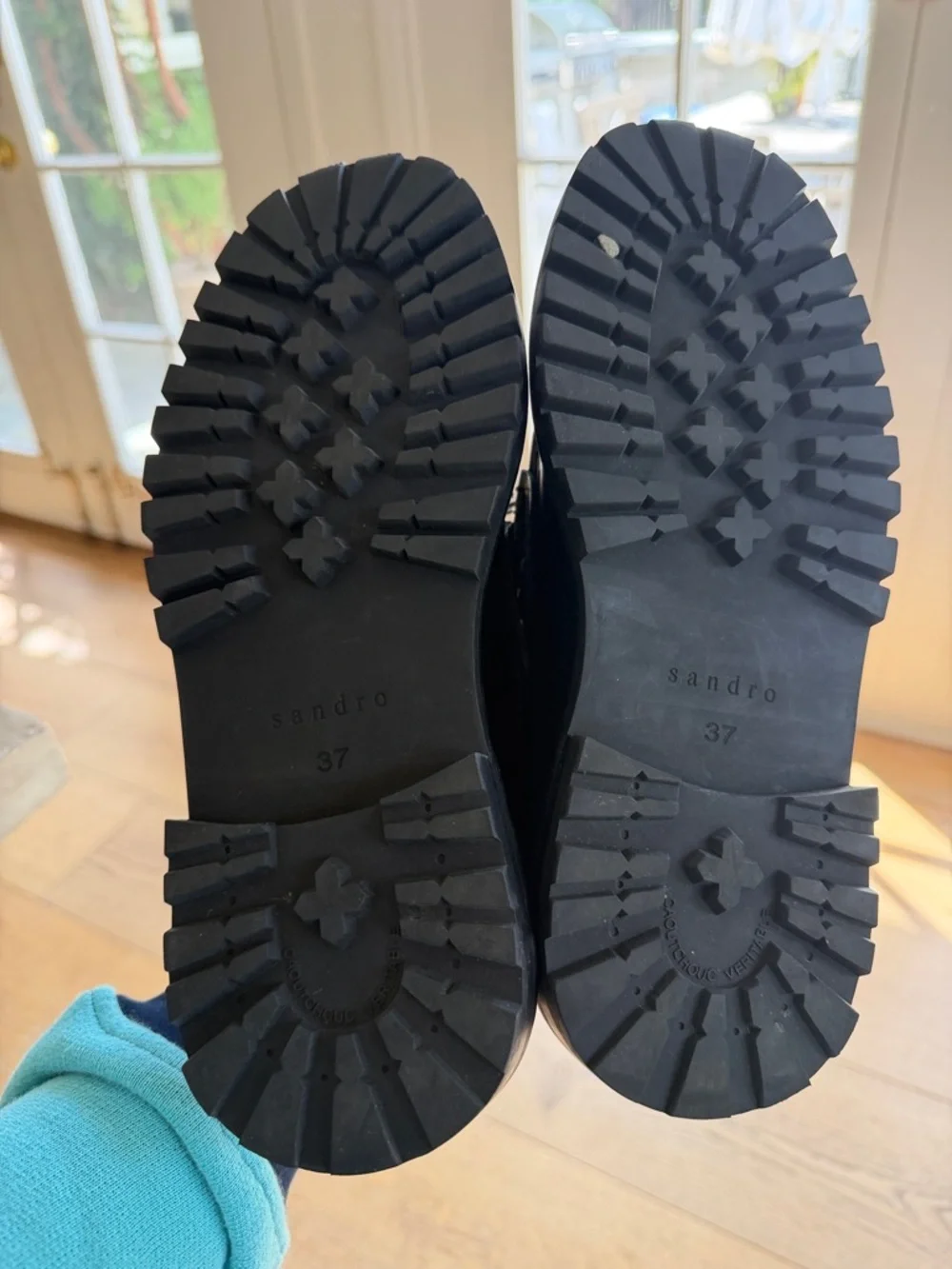 Sandro Black Leather Tassel Loafers with Gold Toe Hardware - Picture 3 of 6